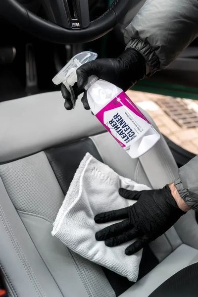 Очиститель для кожи Gyeon Q2M LeatherCleaner Natural 500мл 8809432677802 фото